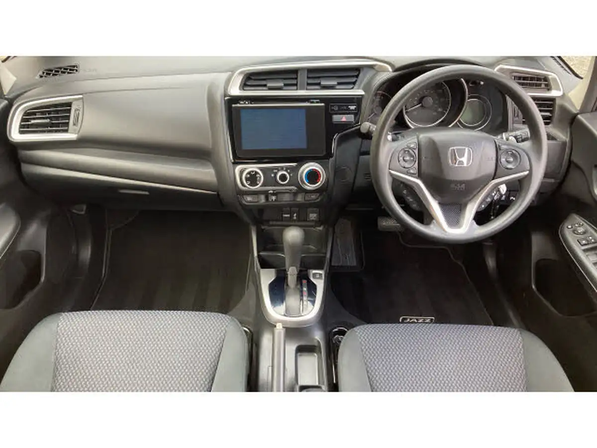 2019-honda-jazz-13-i-vtec-se-navi-cvt-big-3