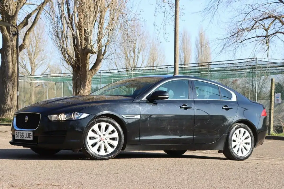 2015-jaguar-xe-20td-prestige-163ps-big-6