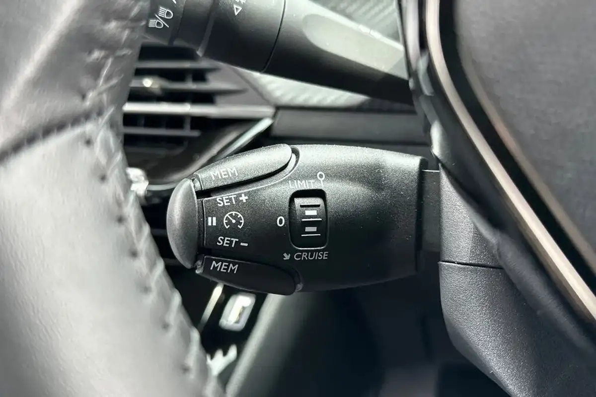 2024-peugeot-208-e-e-style-big-41