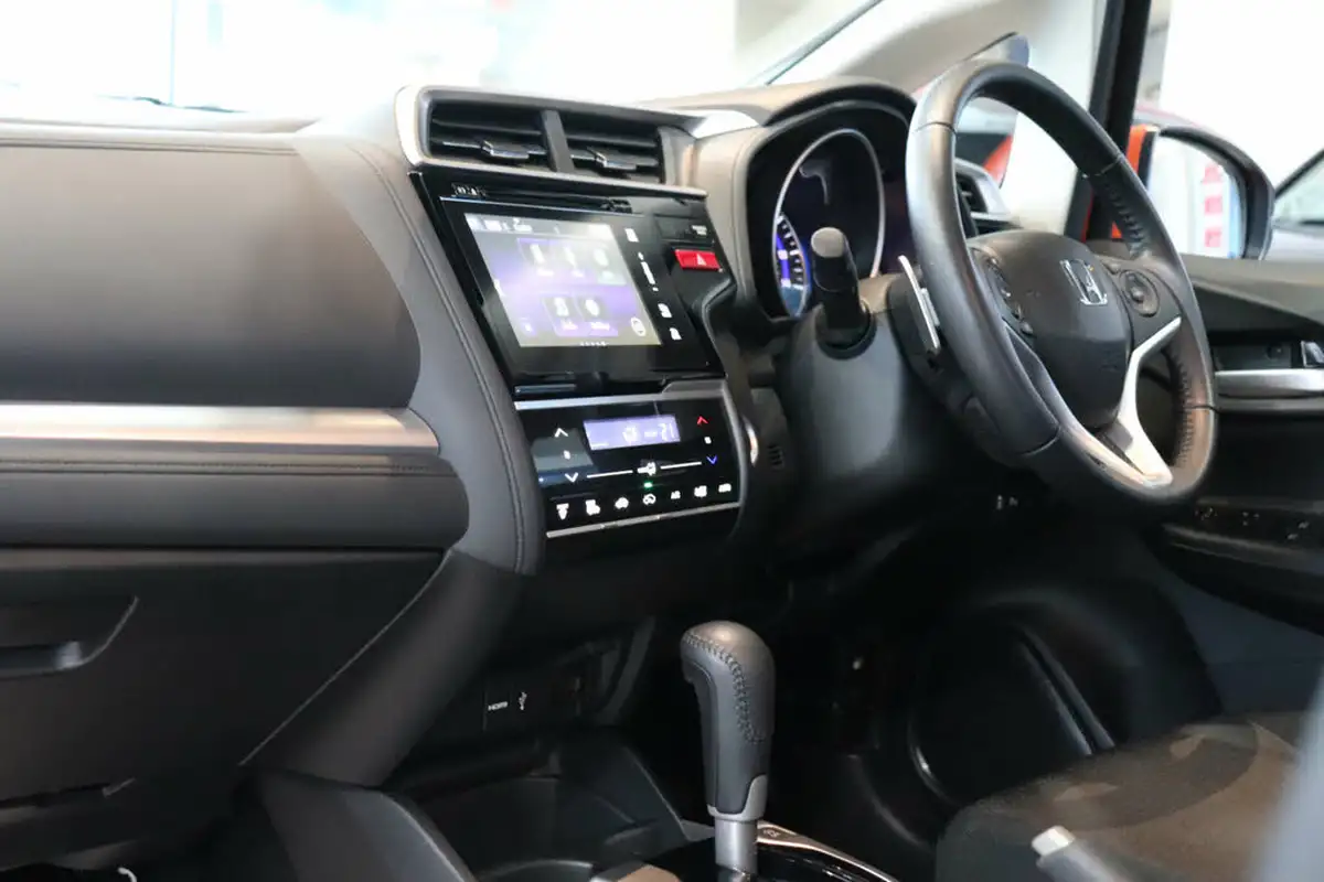 2017-honda-jazz-13-i-vtec-ex-cvt-big-33