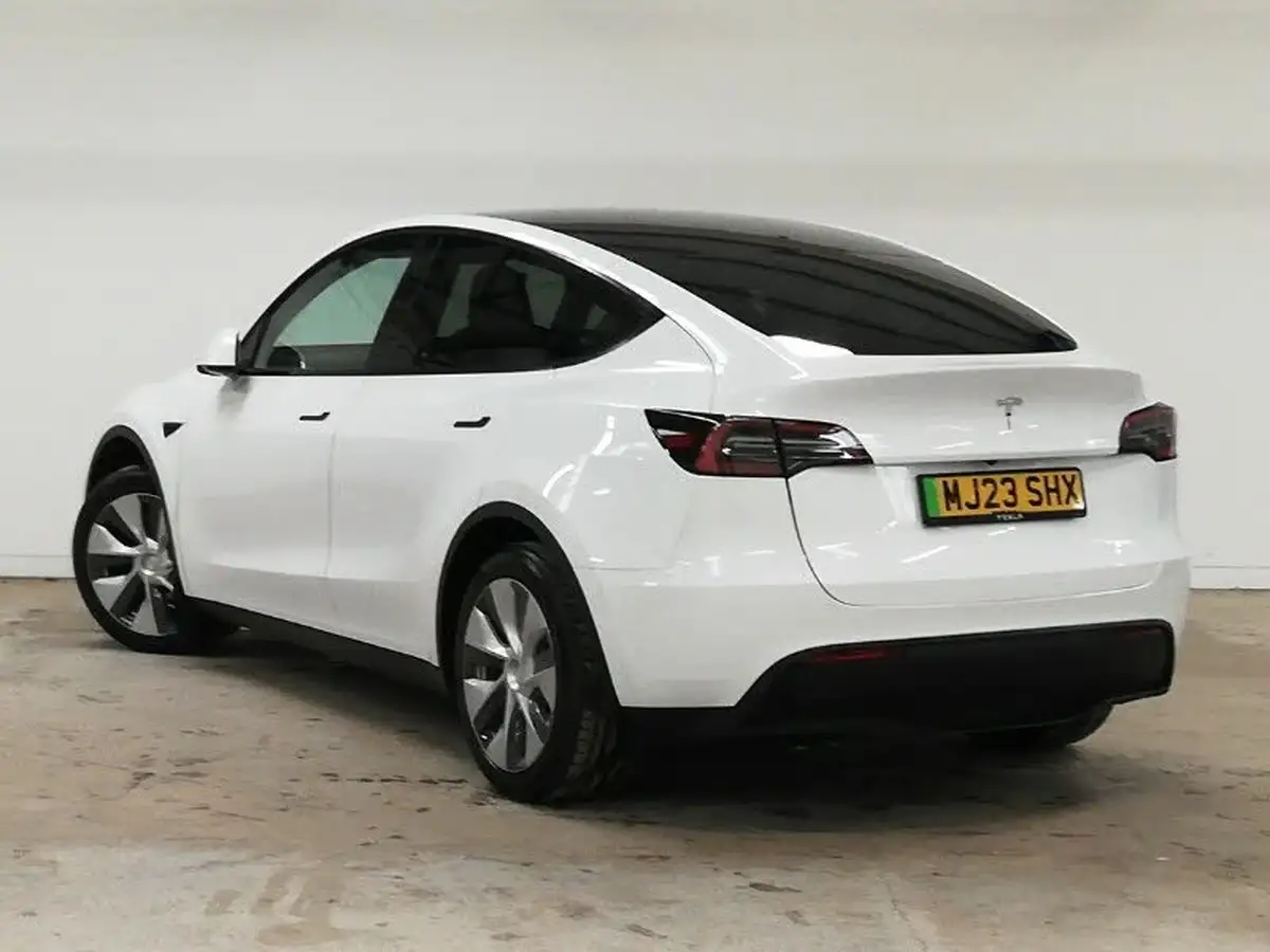2023-tesla-model-y-e-rwd-big-1
