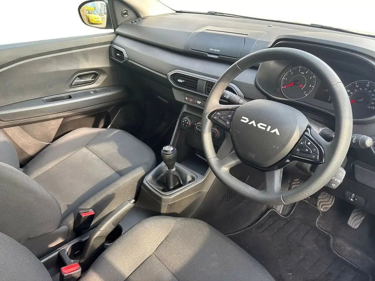 2023-dacia-jogger-10-tce-essential-big-10