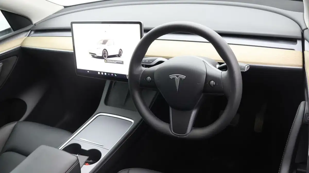 2022-tesla-model-y-e-long-range-big-8