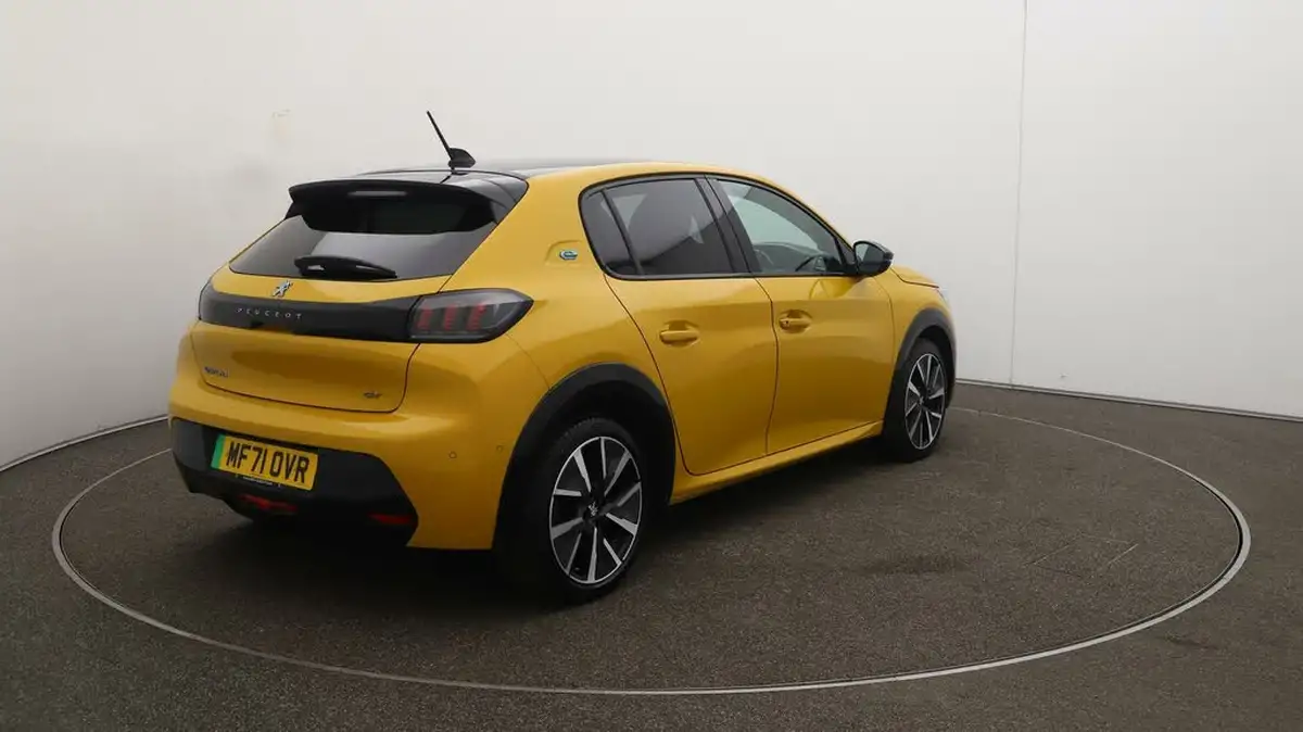 2021-peugeot-208-e-gt-premium-big-7