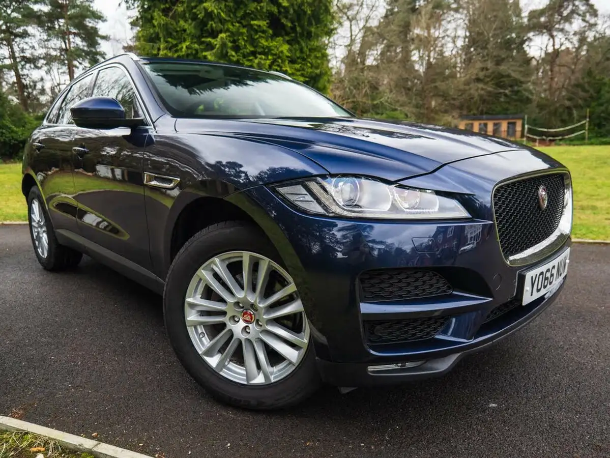 2016-jaguar-f-pace-20-i4d-portfolio-awd-auto-big-25