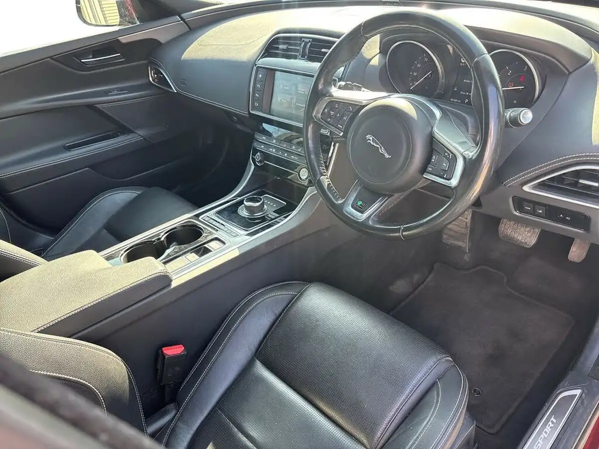 2017-jaguar-xe-20d-r-sport-180ps-1999cc-auto-big-4