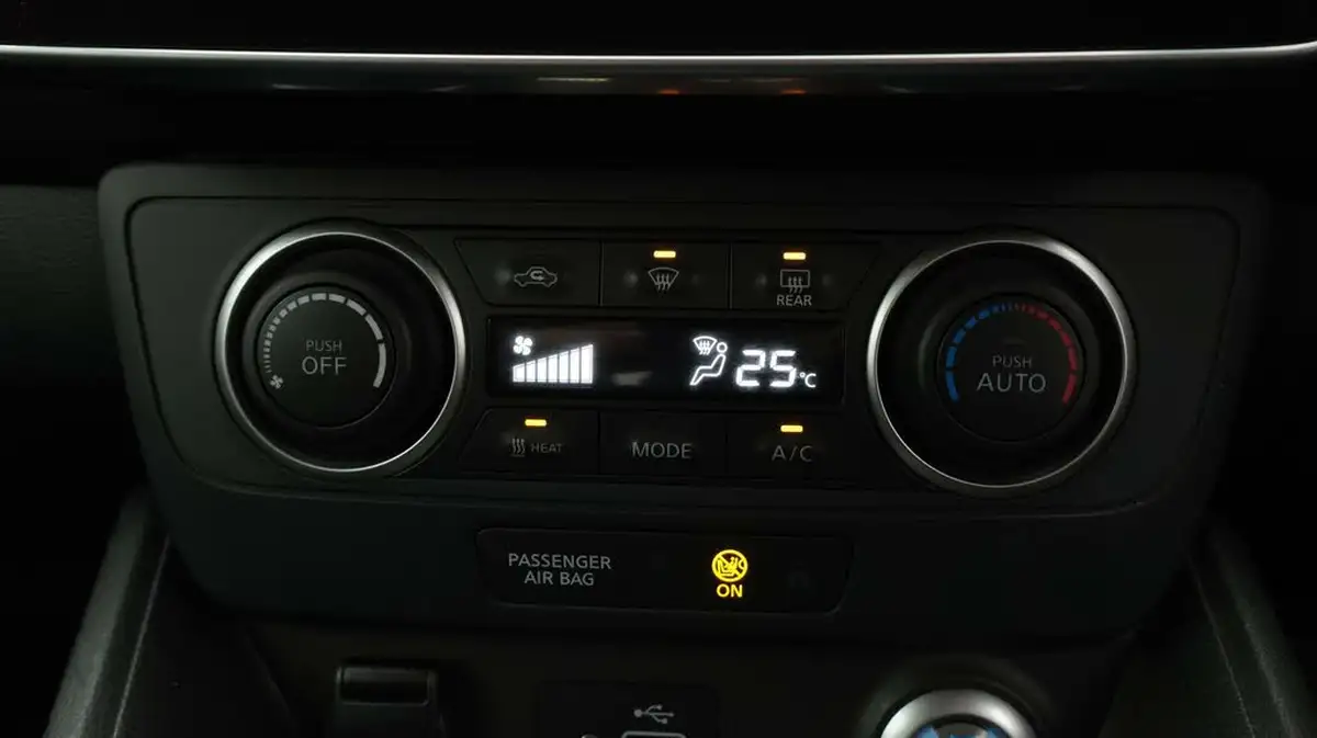 2021-nissan-leaf-e-acenta-big-12