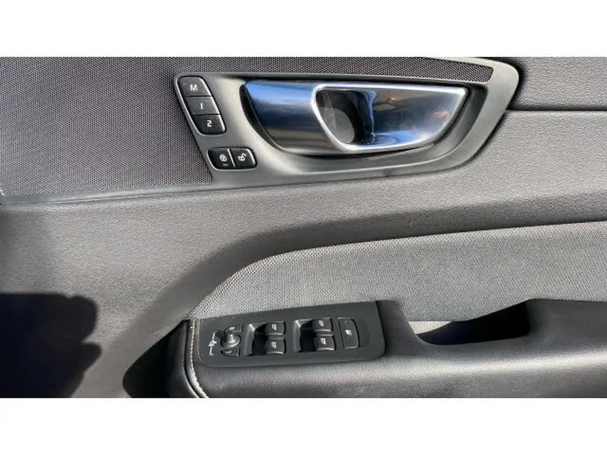 2021-volvo-xc60-20-b5-r-design-pro-awd-big-14
