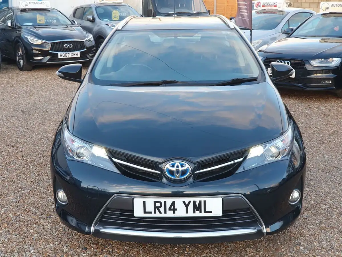2014-toyota-auris-18-vvt-i-hsd-icon-estate-big-4