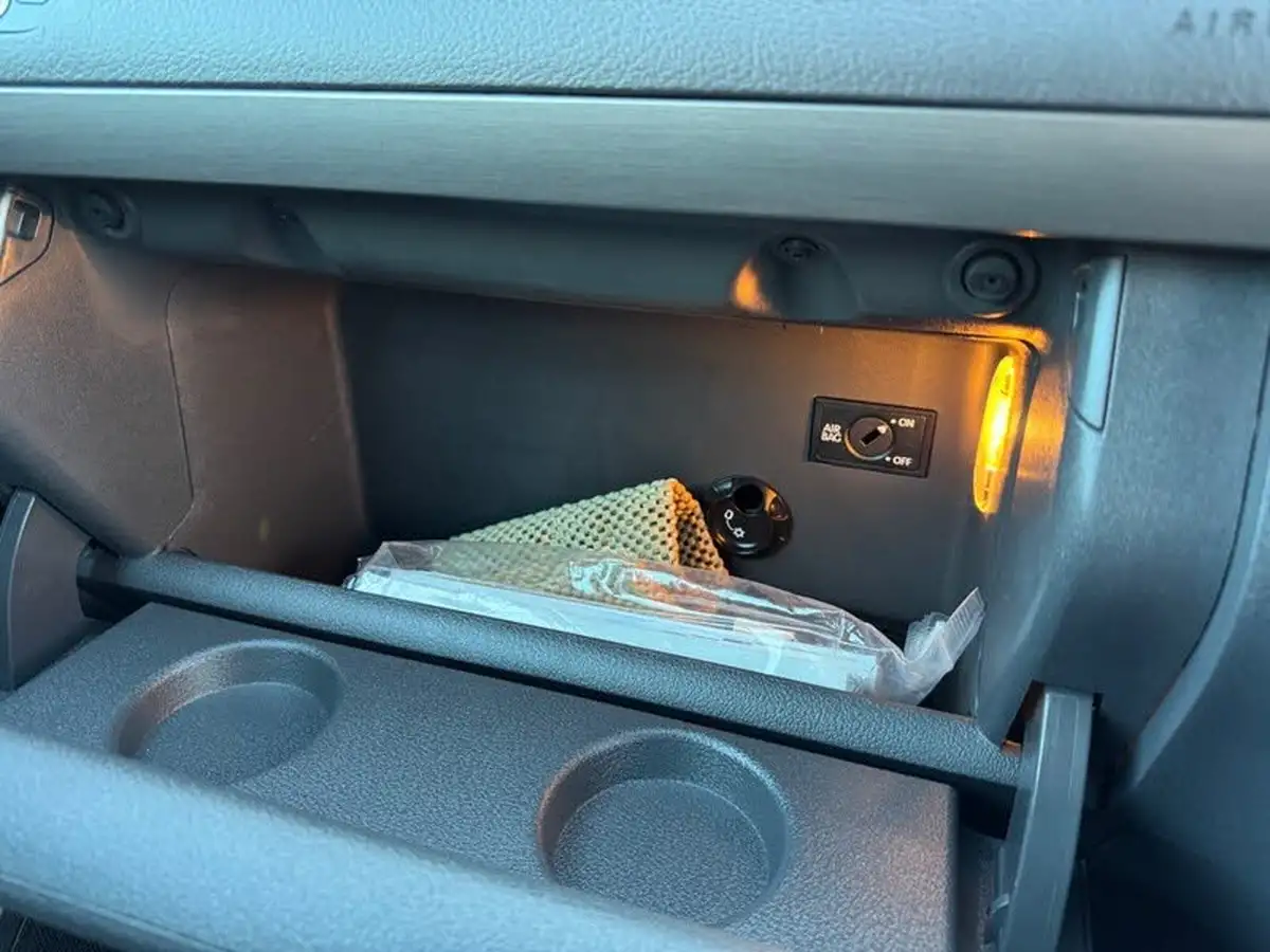 2012-volkswagen-touran-big-34