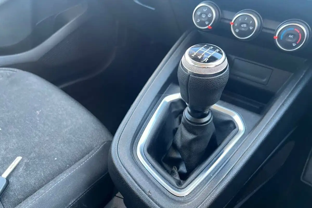 2020-renault-clio-10-sce-play-75bhp-big-32