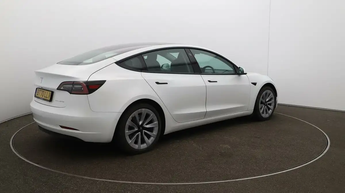 2020-tesla-model-3-e-long-range-big-50
