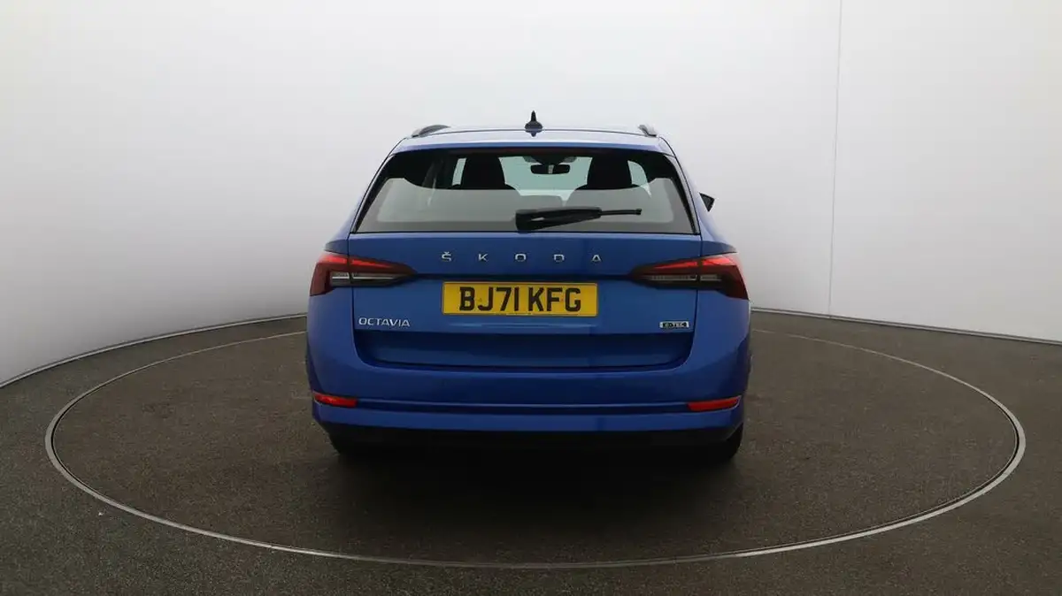 2021-skoda-octavia-big-6