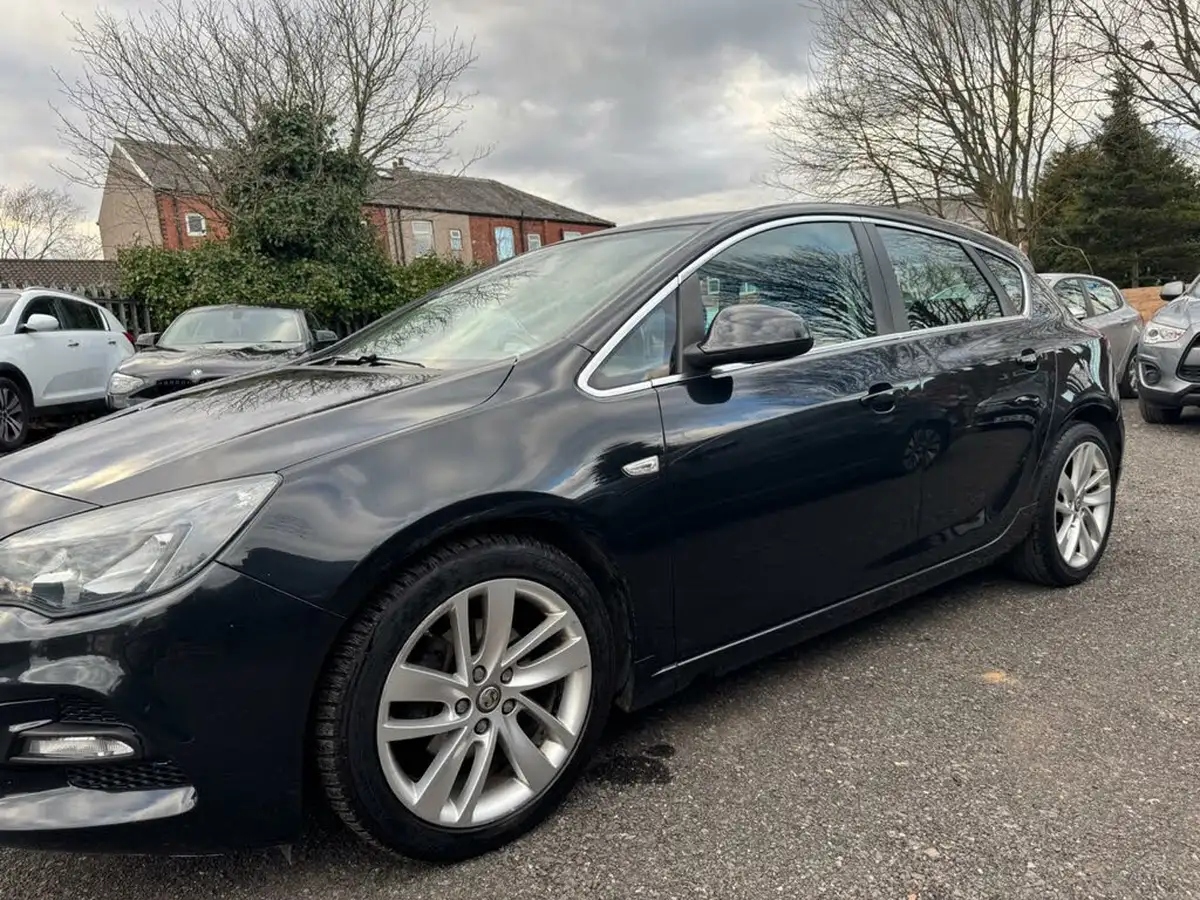 2014-vauxhall-astra-20cdti-tech-line-gt-16v-ss-big-20