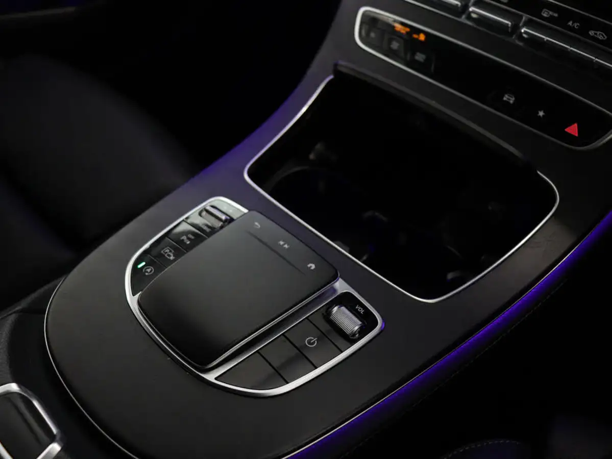 2022-mercedes-benz-e-class-20-e200-amg-line-211ps-saloon-4d-big-26