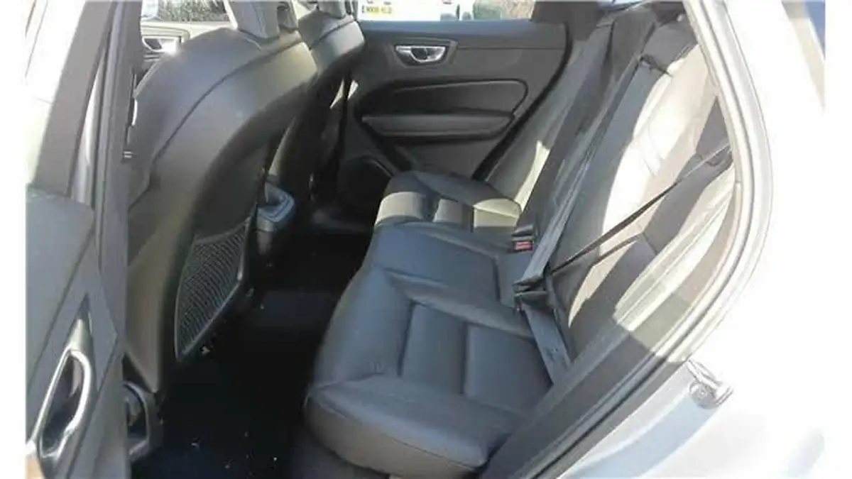 2022-volvo-xc60-20-b5-core-big-16