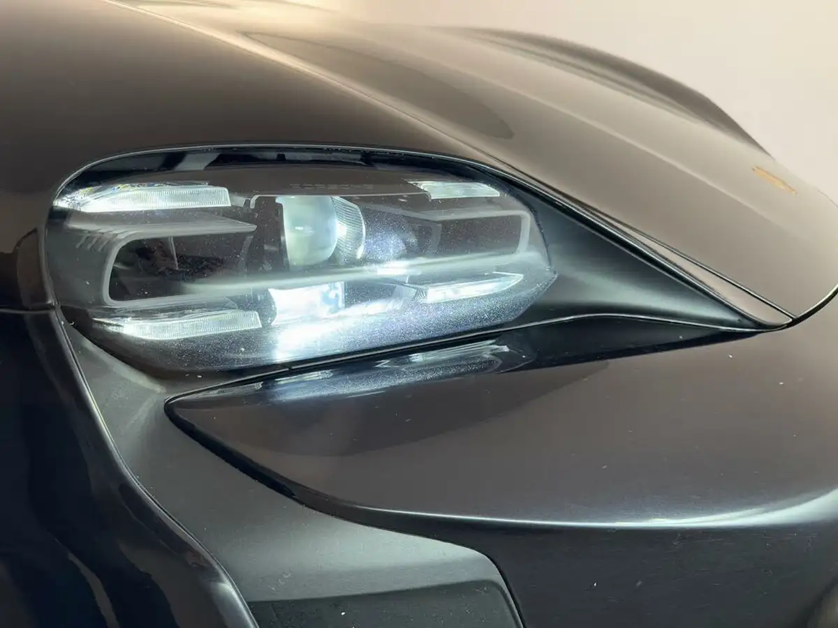 2021-porsche-taycan-e-4s-571ps-performance-battery-plus-big-39
