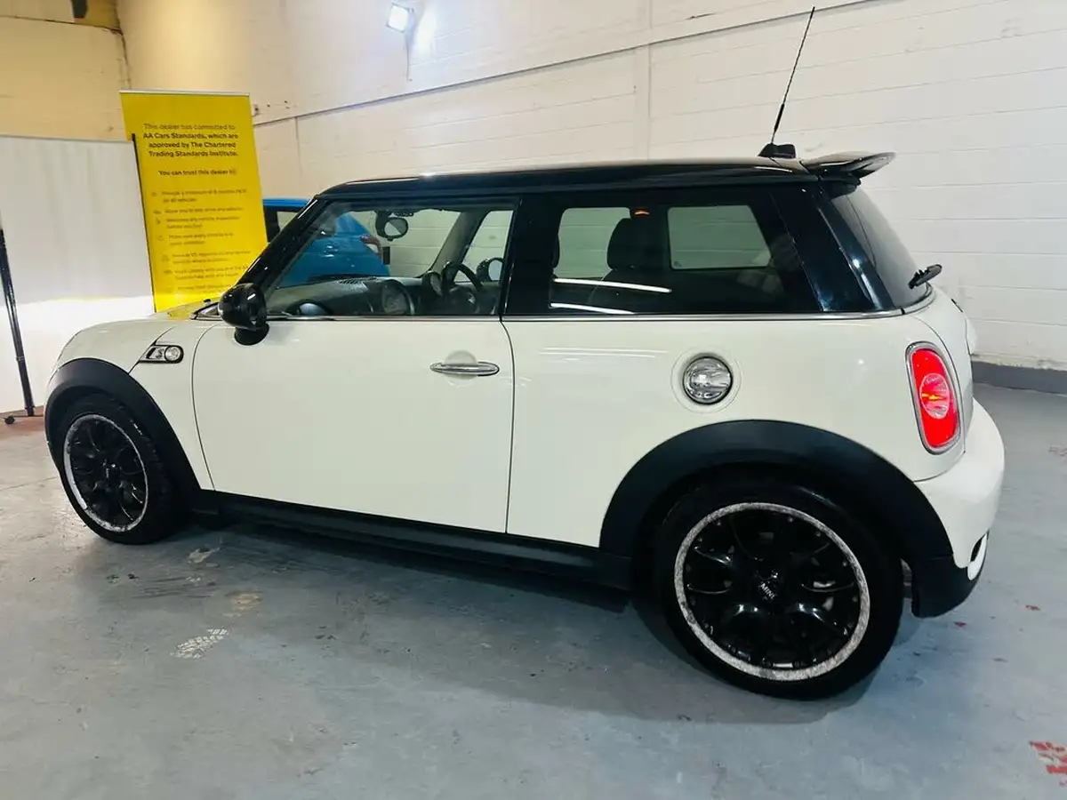 2011-mini-cooper-16-cooper-s-hatchback-3d-big-49