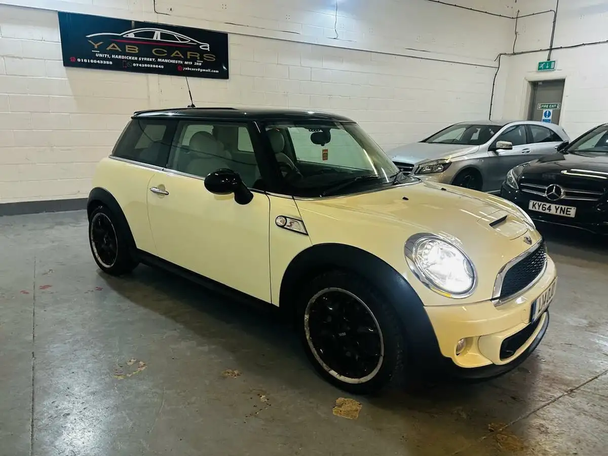 2011-mini-cooper-16-cooper-s-hatchback-3d-big-5