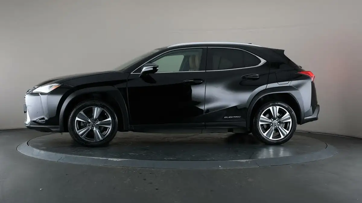 2021-lexus-ux-300e-e-ux-big-39