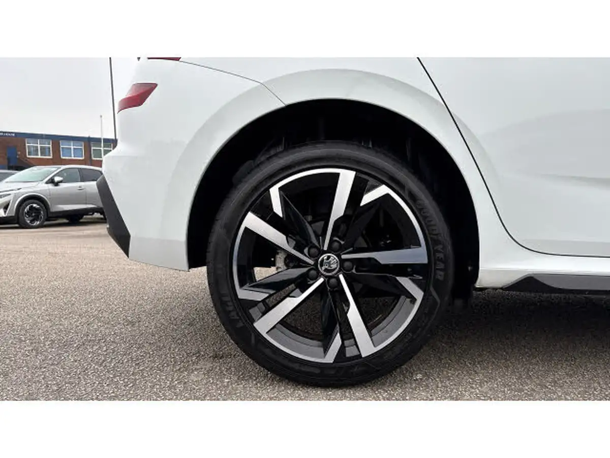 2024-skoda-kamiq-15-tsi-monte-carlo-dsg-big-4