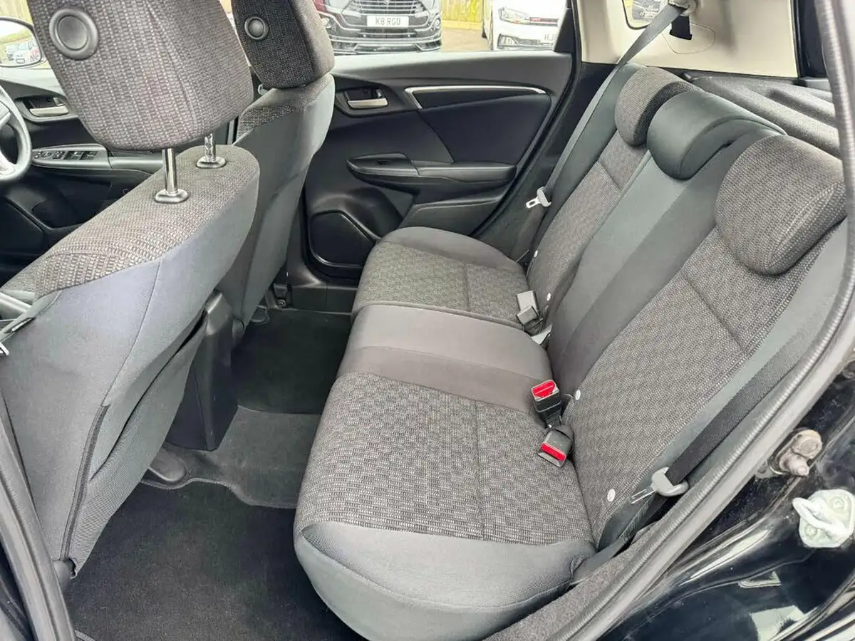 2017-honda-jazz-13-i-vtec-se-cvt-big-18