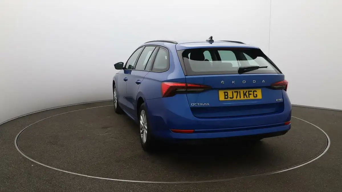 2021-skoda-octavia-big-52
