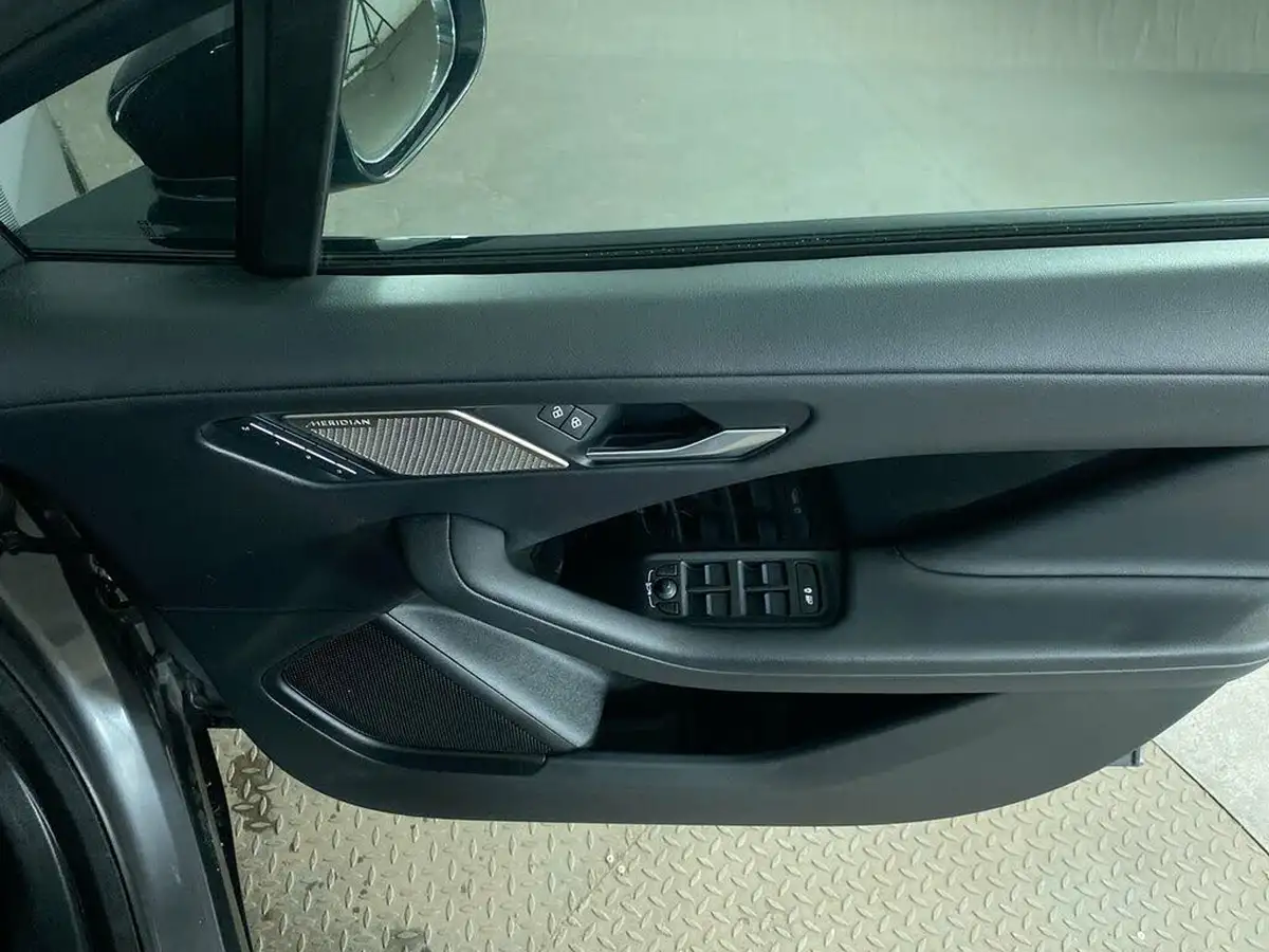 2021-jaguar-i-pace-ev400-black-big-26