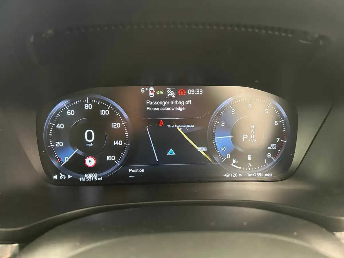 2022-volvo-v60-20-b3-momentum-161bhp-big-13