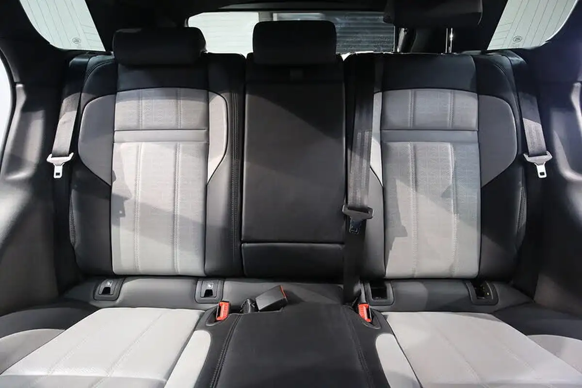 2022-land-rover-range-rover-evoque-15-p300e-r-dynamic-hse-big-28