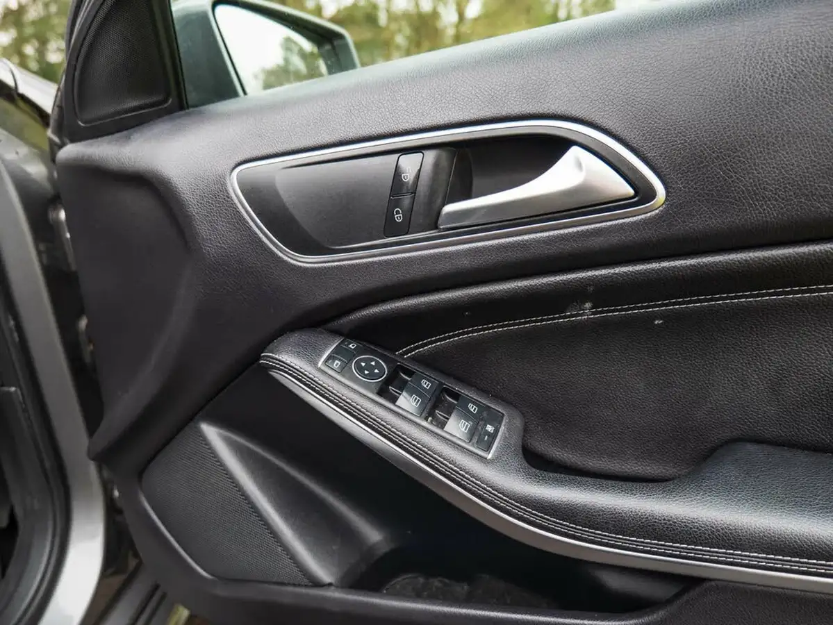 2016-mercedes-benz-a-class-15d-a180d-sport-ss-big-15