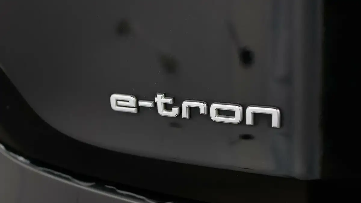 2019-audi-e-tron-55e-big-20