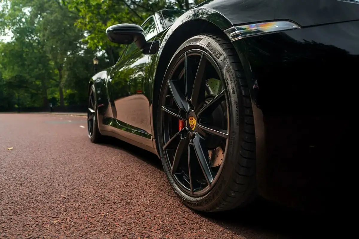 2021-porsche-911-30-carrera-4s-coupe-big-18