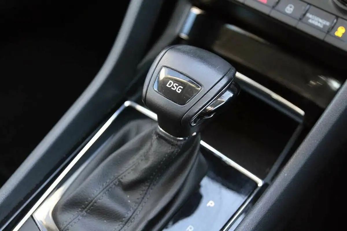 2019-skoda-karoq-15-tsi-se-l-dsg-big-13
