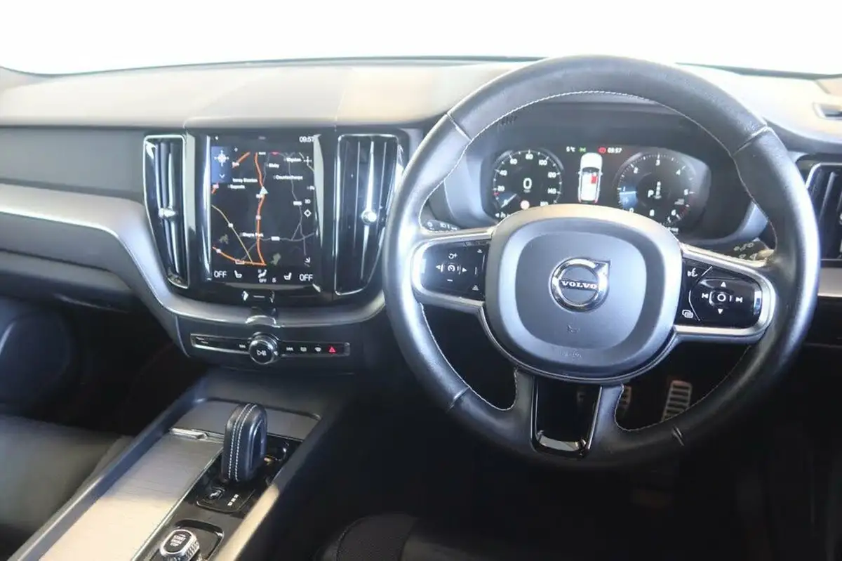 2021-volvo-xc60-20td-b5-r-design-big-3
