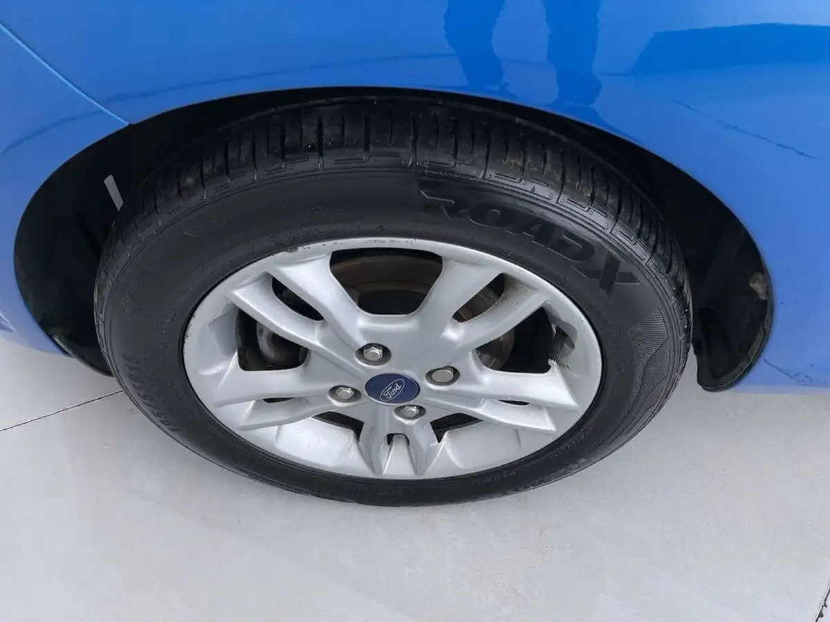 2016-ford-fiesta-10t-zetec-100ps-ecoboost-ss-5d-big-10