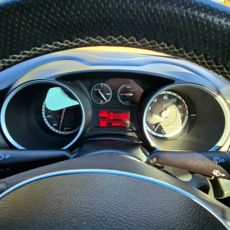 2014-alfa-romeo-giulietta-14-sportiva-nav-big-27