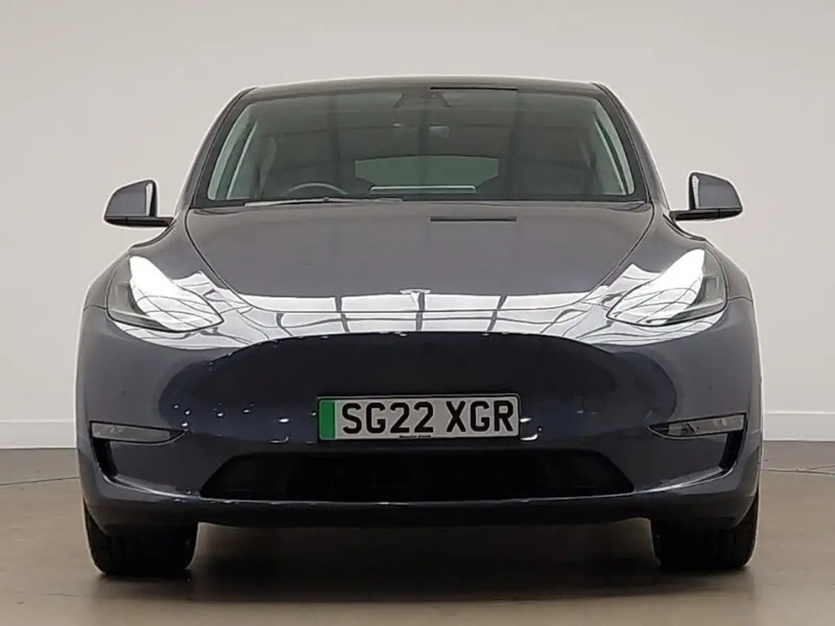 2022-tesla-model-y-e-long-range-big-11