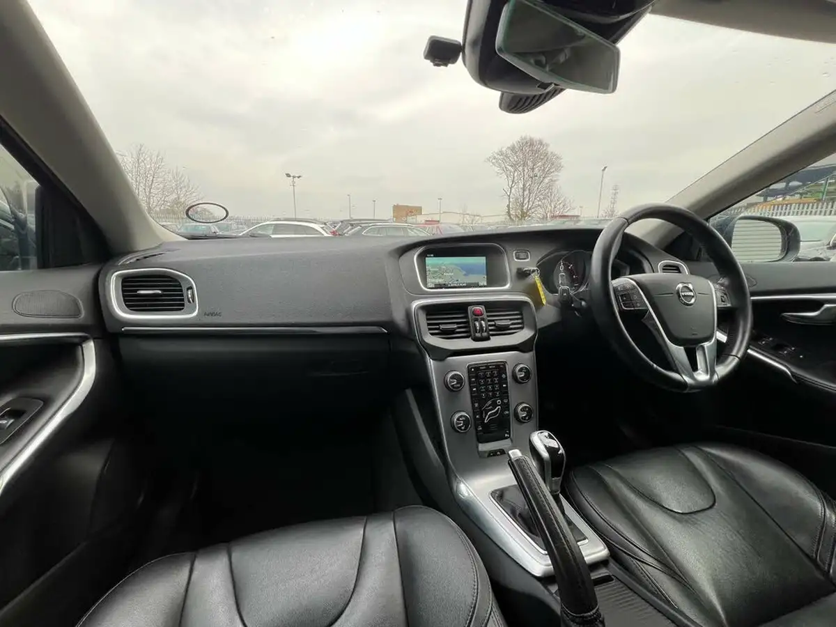 2016-volvo-v40-20td-d3-inscription-big-32