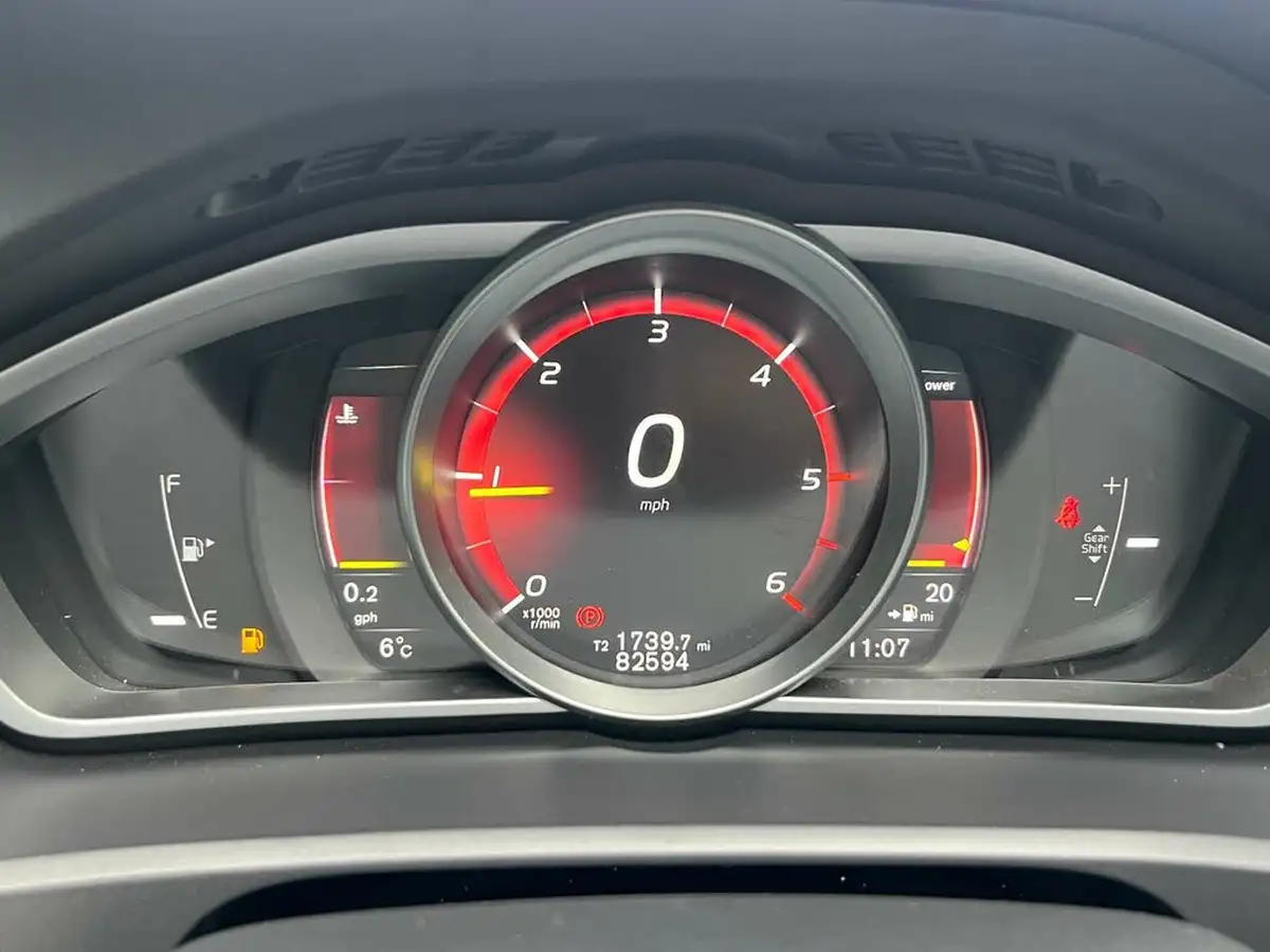 2016-volvo-v40-20td-d3-inscription-big-56