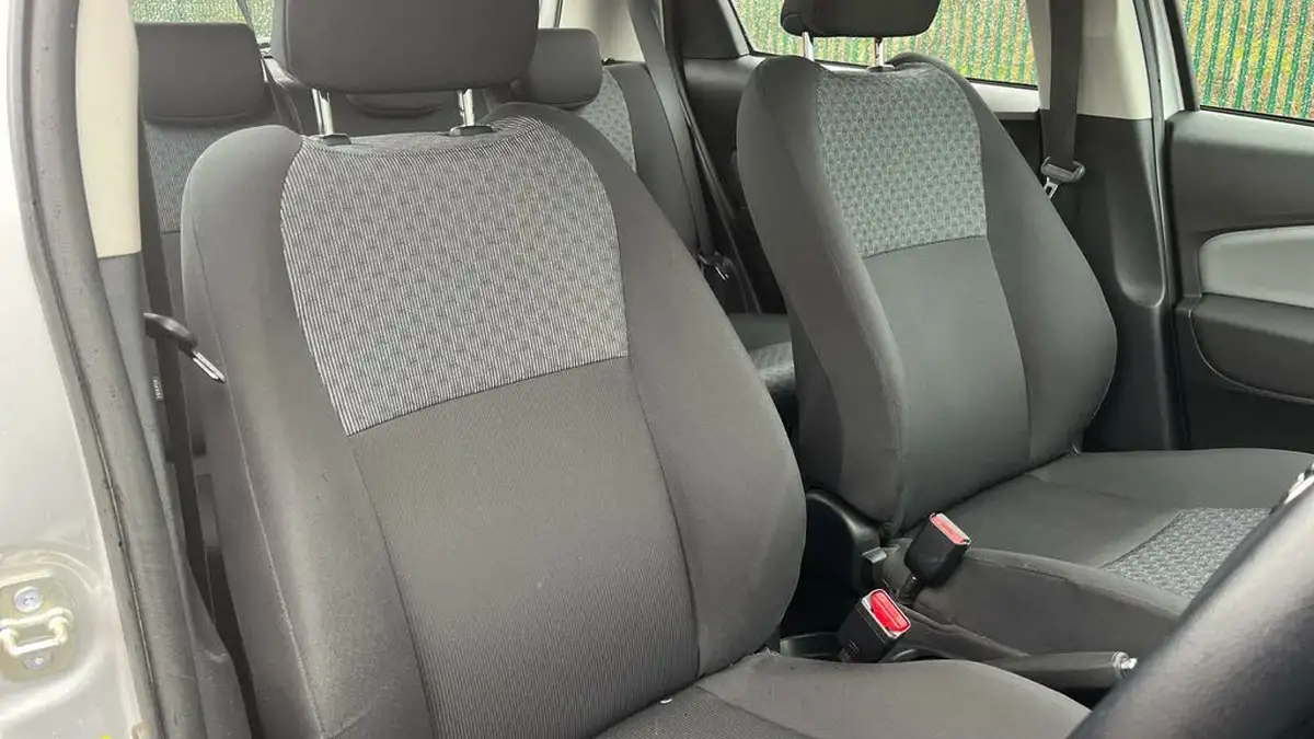 2016-toyota-yaris-133-icon-vvt-i-5d-cvt-big-23
