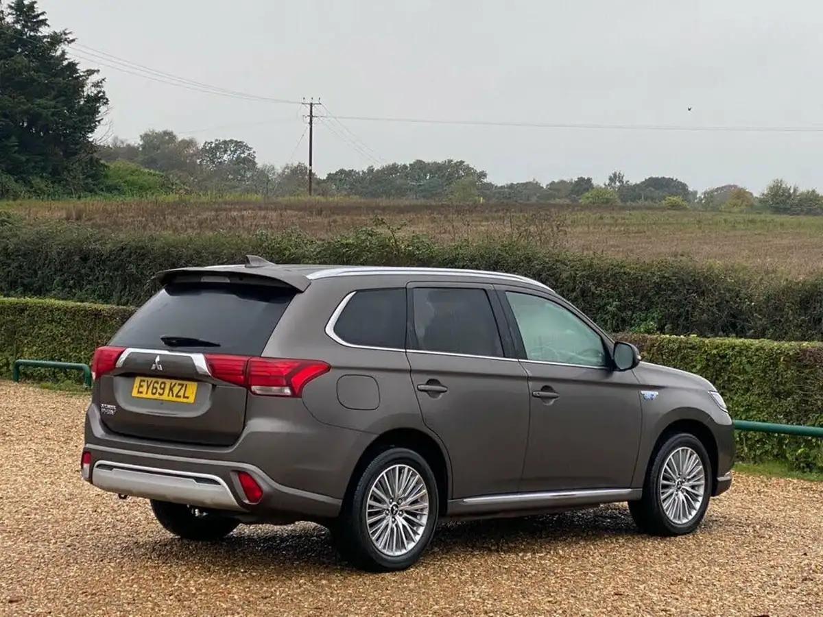 2019-mitsubishi-outlander-24-dynamic-phev-big-9