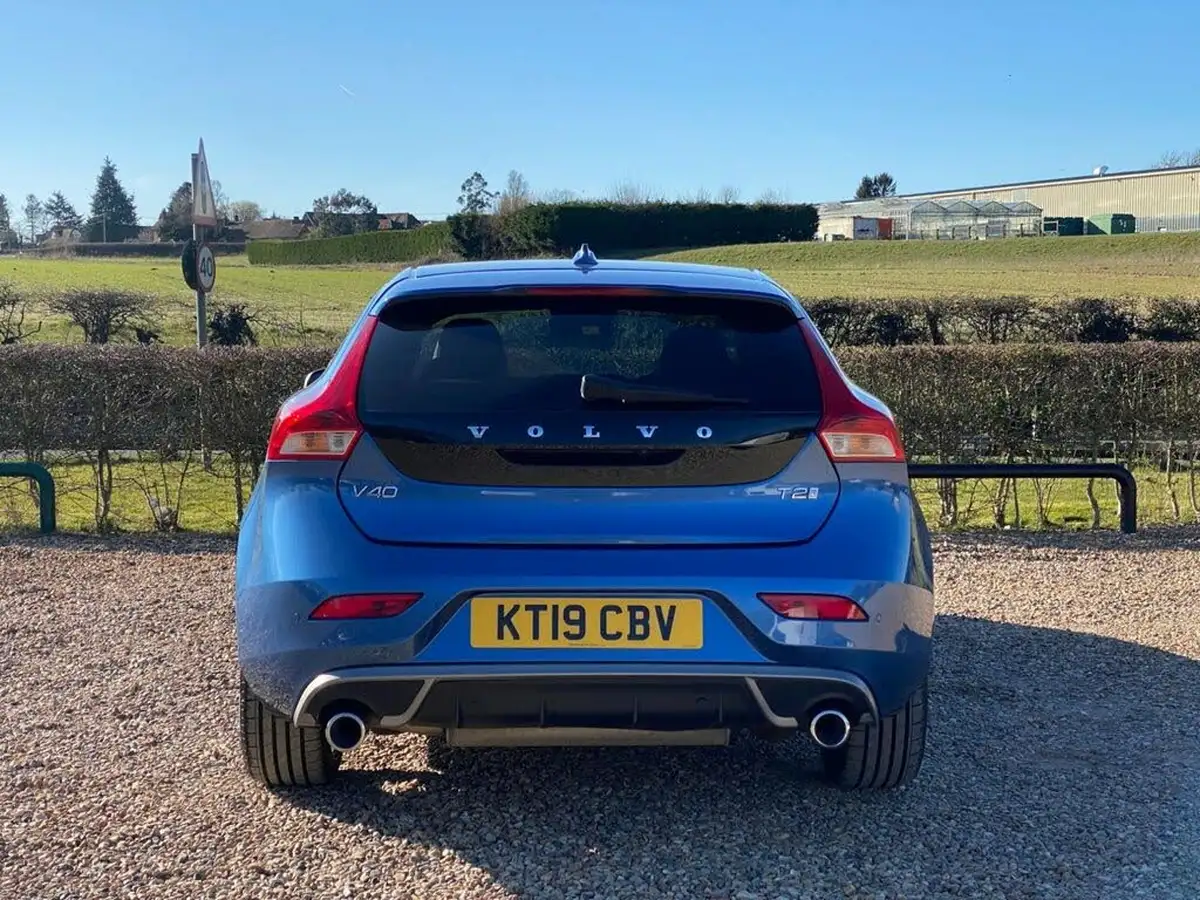 2019-volvo-v40-20-t2-r-design-edition-big-6