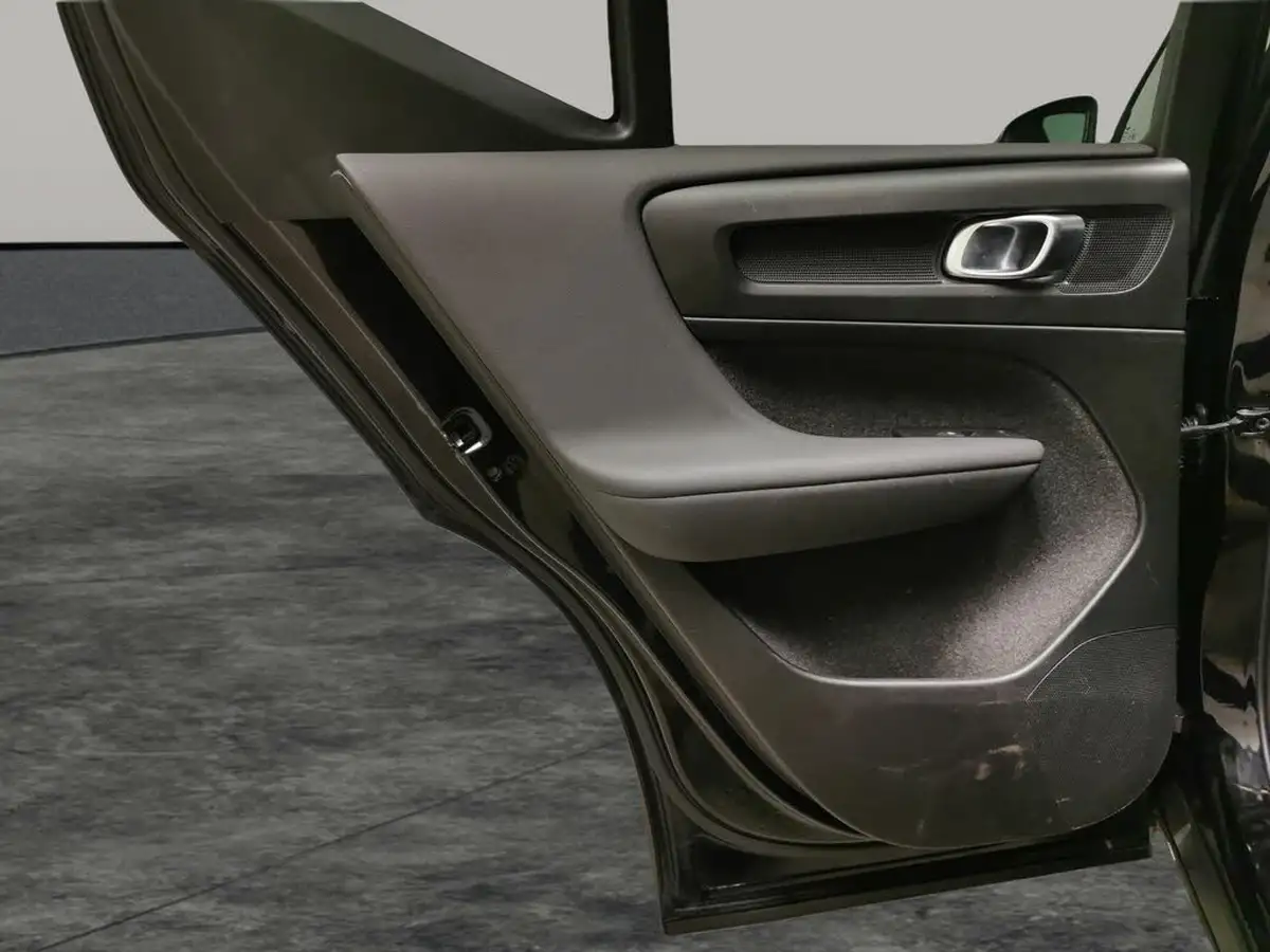 2022-volvo-xc40-15-t3-r-design-auto-big-28