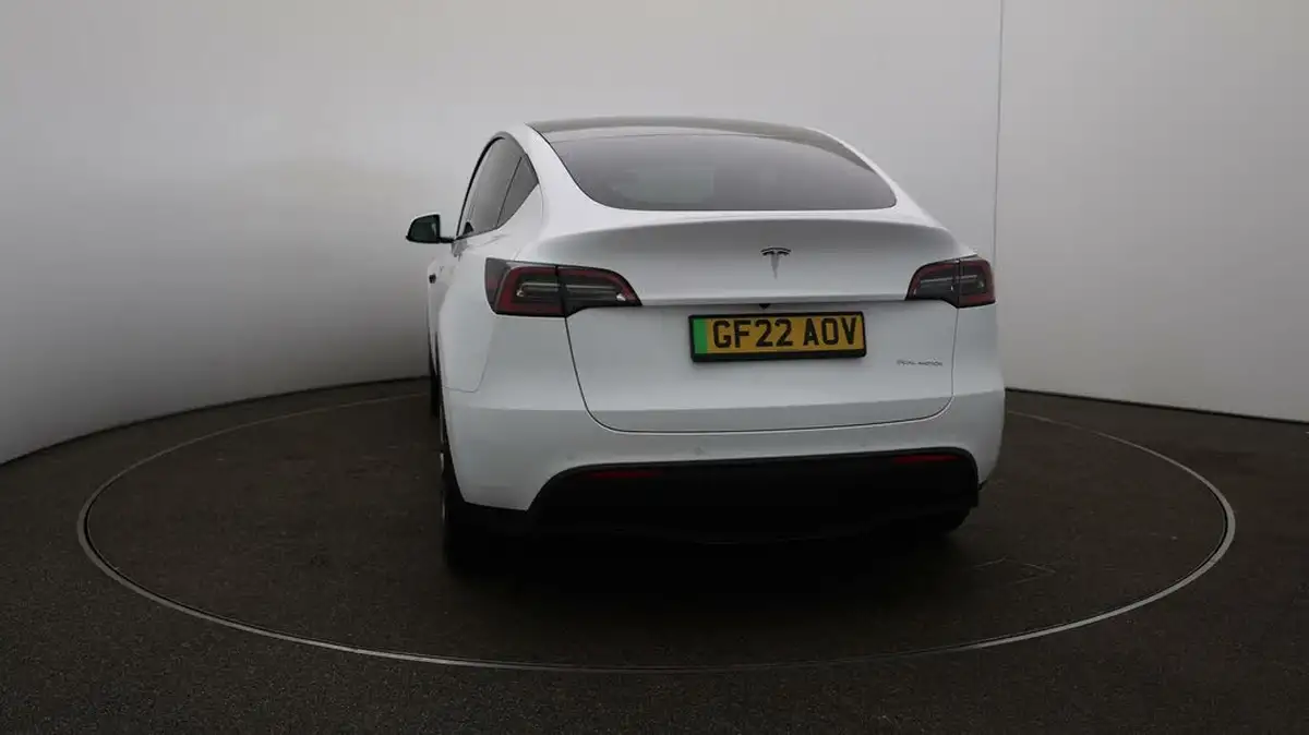 2022-tesla-model-y-e-long-range-big-5