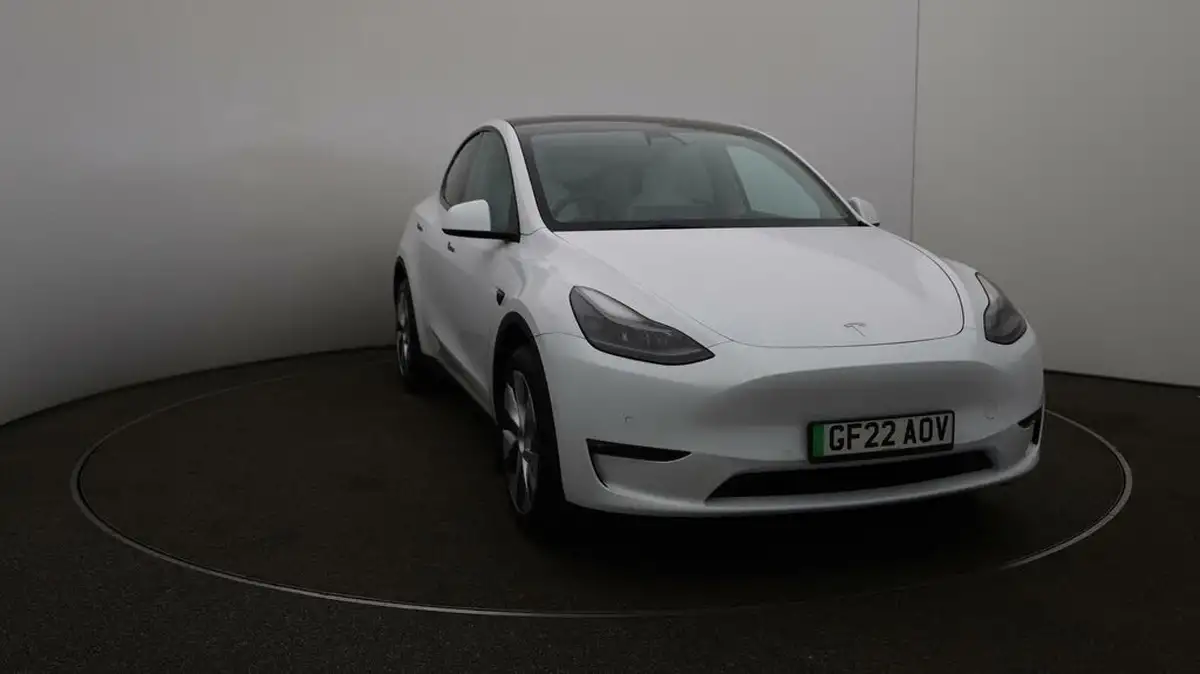 2022-tesla-model-y-e-long-range-big-1