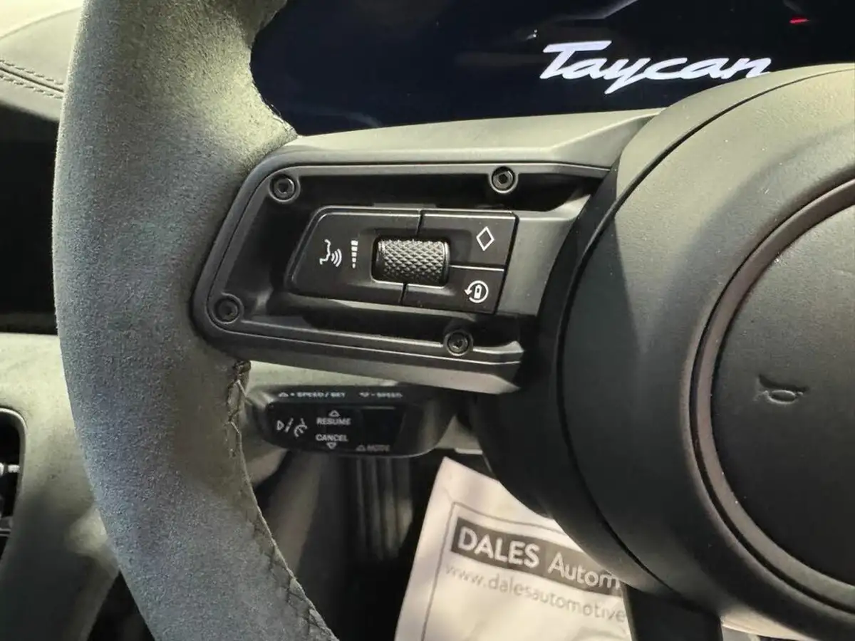 2023-porsche-taycan-e-gts-sport-turismo-big-23