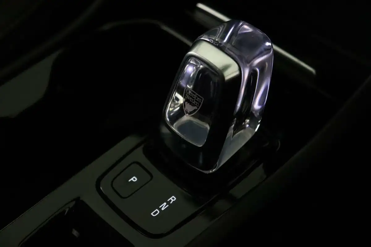 2021-volvo-xc40-15-t5-inscription-262bhp-big-25