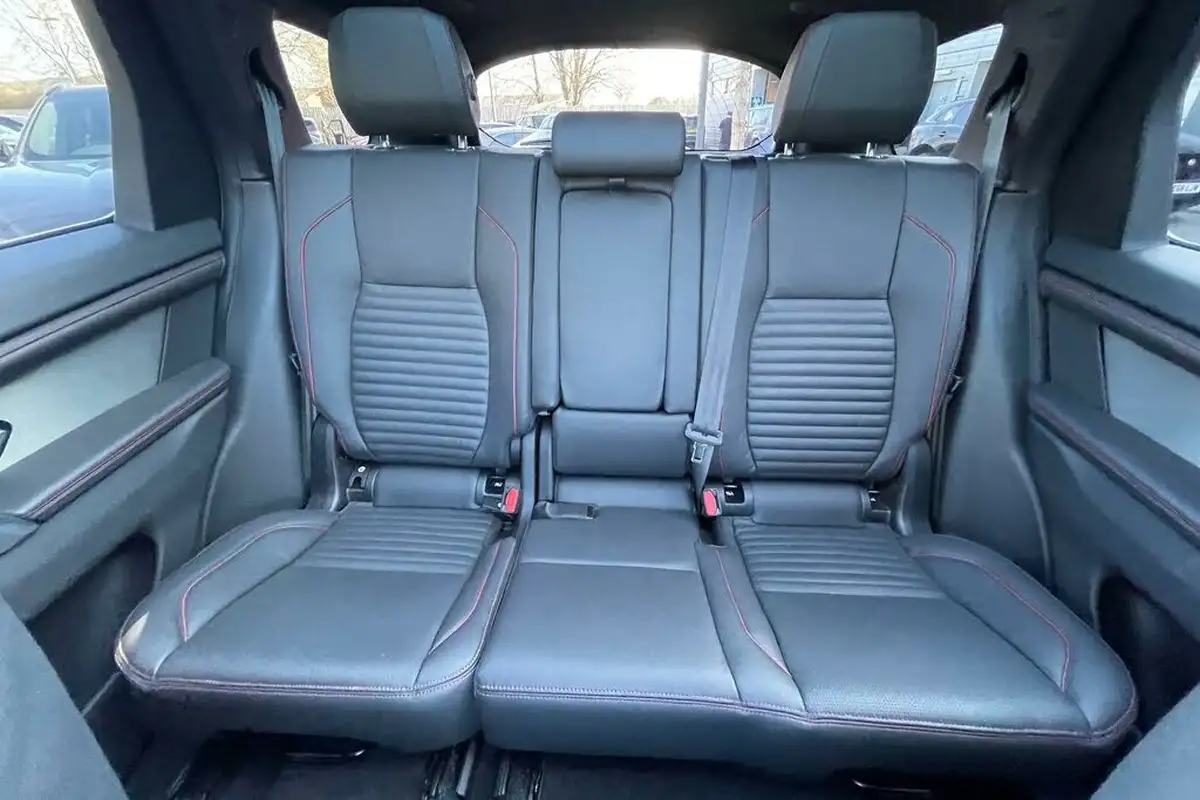2022-land-rover-discovery-sport-15-p300e-r-dynamic-hse-big-10
