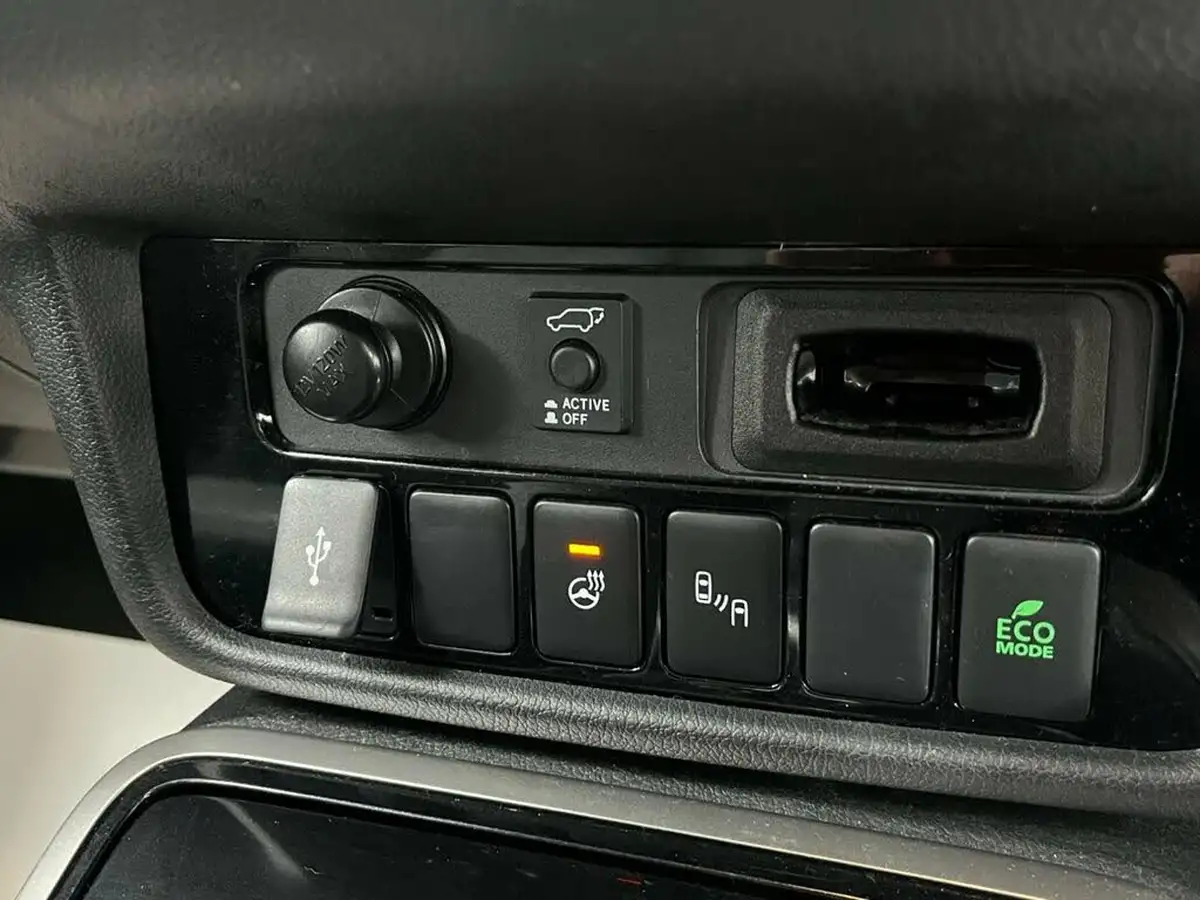 2020-mitsubishi-outlander-20-exceed-big-21